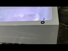 Une baignoire de massage en acrylique avec support lombaire