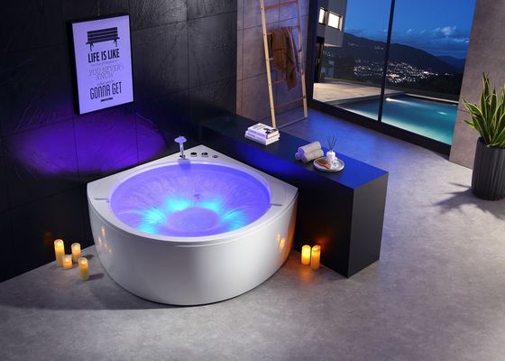 Cascade de Ladodo Corner Massage baignoire accentuée par une cascade circulaire