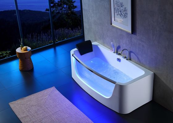 Une baignoire de massage pour 3 personnes avec porte en verre LED