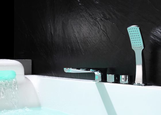 Une baignoire moderne de 1700 mm E-8001 avec contrôleur tactile