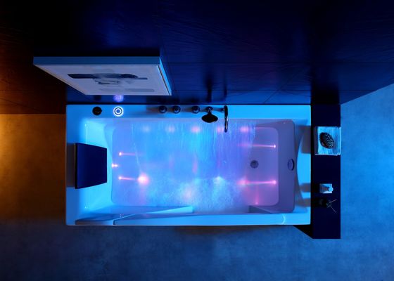 Une baignoire avec cascade pour une simple immersion