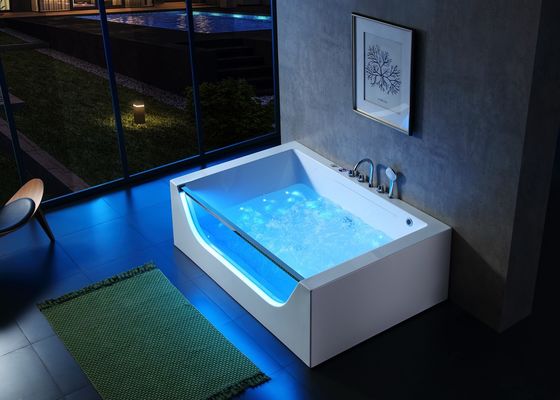 Une baignoire en verre LED avec fonction de massage pour 2 personnes
