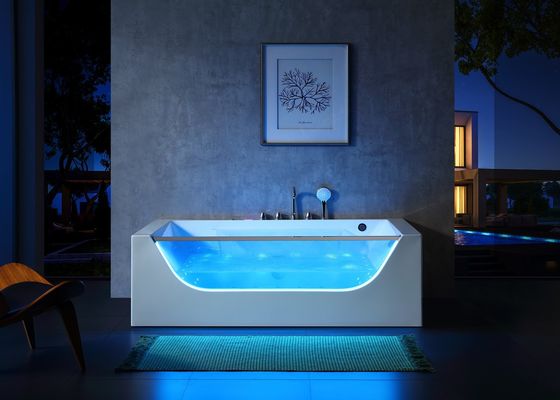 Une baignoire en verre LED avec fonction de massage pour 2 personnes