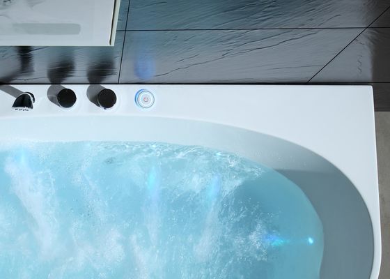 Une baignoire de massage à LED avec stérilisation à l' ozone et thérapie infrarouge