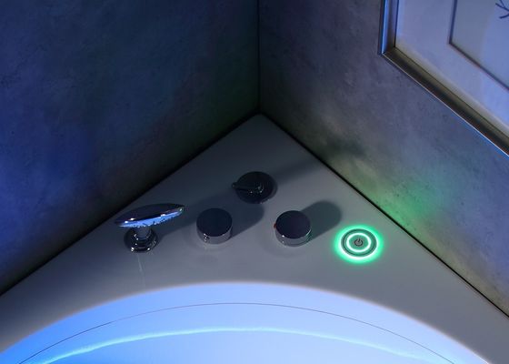 Une baignoire de massage en coin avec une lumière LED à musique de cascade