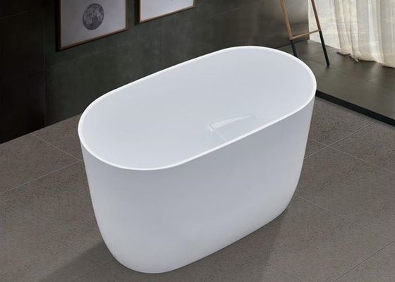 Une baignoire à lèvres minces en forme d'oeuf de 700 mm avec drainage en pop-up