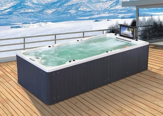 Piscine intégrée de spa extérieur avec panneau de commande de lumière de fond coloré